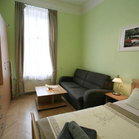 Apartment No. 4B I.P.Pavlova 32 كارلوفي فاري المظهر الخارجي الصورة